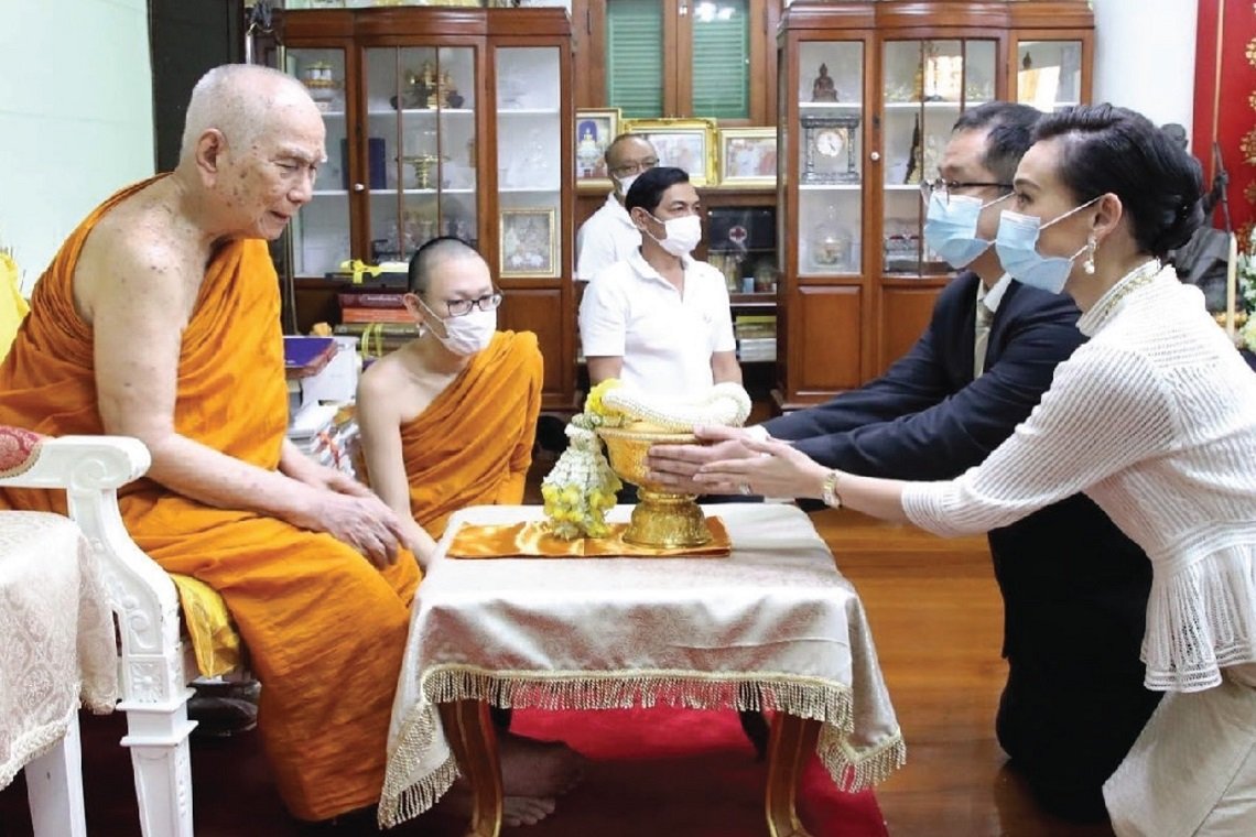 Contribute to funding the "Buddhist Monastic Alms Offering Project: Sathu Koh Phuphachart" to make a royal charitable donation.