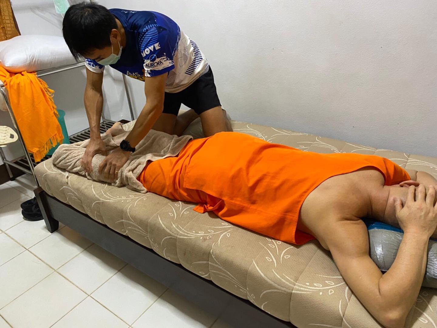 การยืดกล้ามเนื้อ (Stretching exercise) สำหรับพระสงฆ์  การยืดกล้ามเนื้อ (Stretching exercise) สำหรับพระสงฆ์