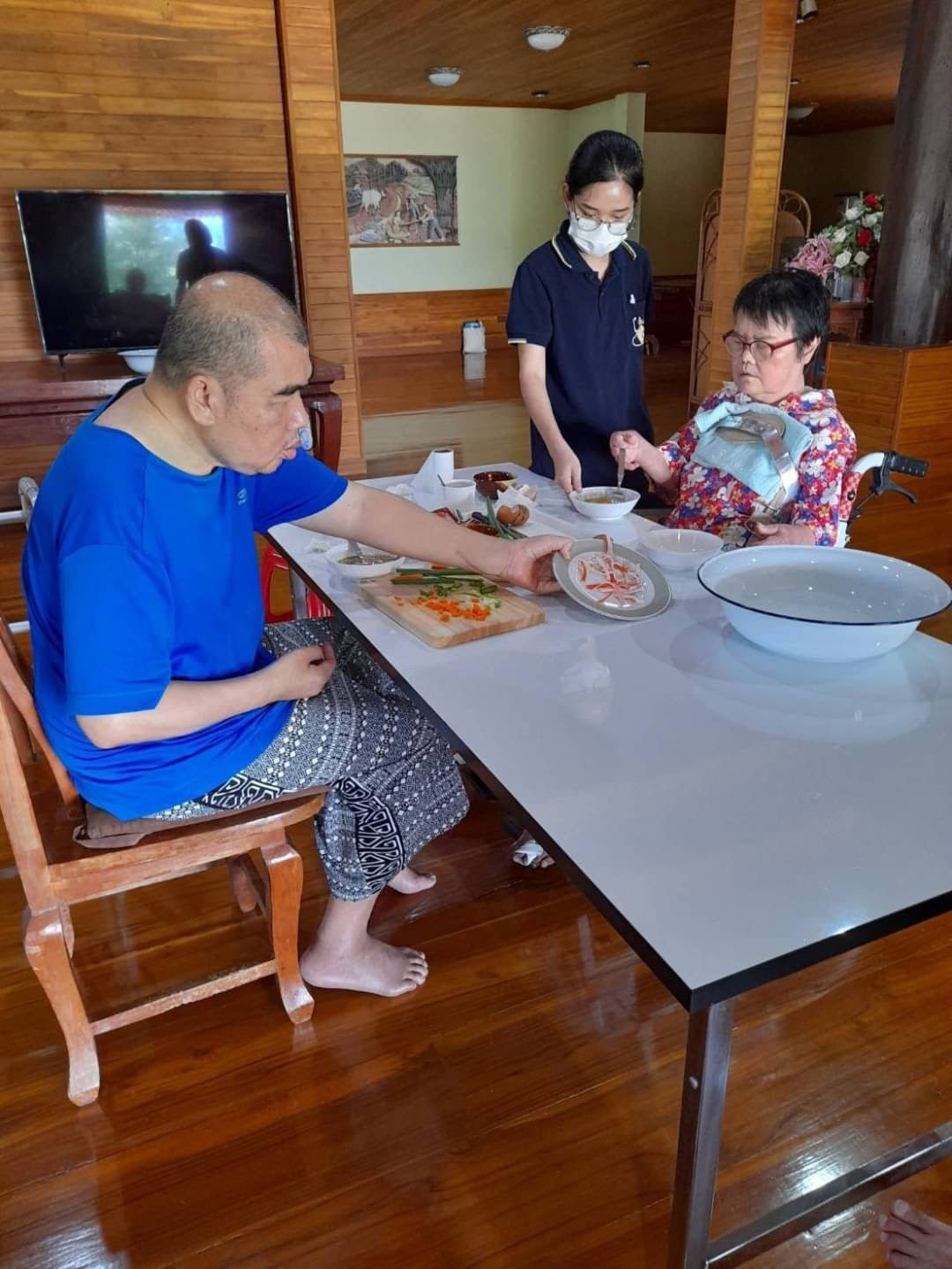 บำบัดส่งเสริมความสามารถในการใช้แขนและมือของผู้สูงอายุ บำบัดส่งเสริมความสามารถในการใช้แขนและมือของผู้สูงอายุ