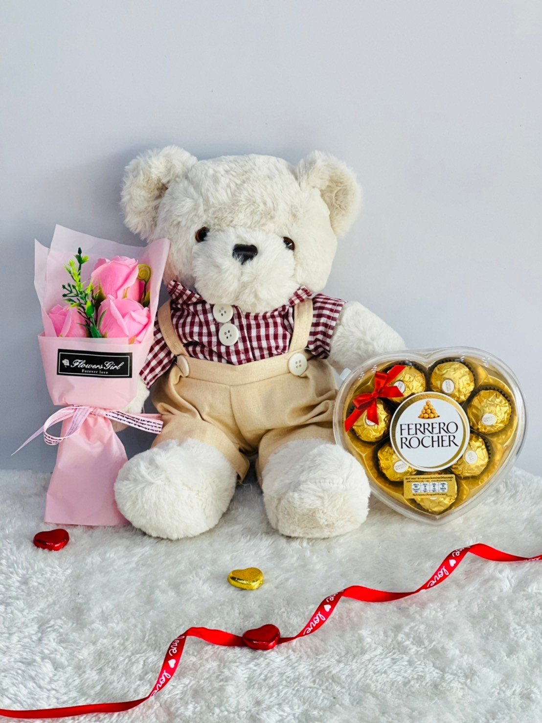LOVE001: ตุ๊กตาหมีกอดช็อคโกแลตเฟอเรโร่+ ช่อดอกกุหลาบ