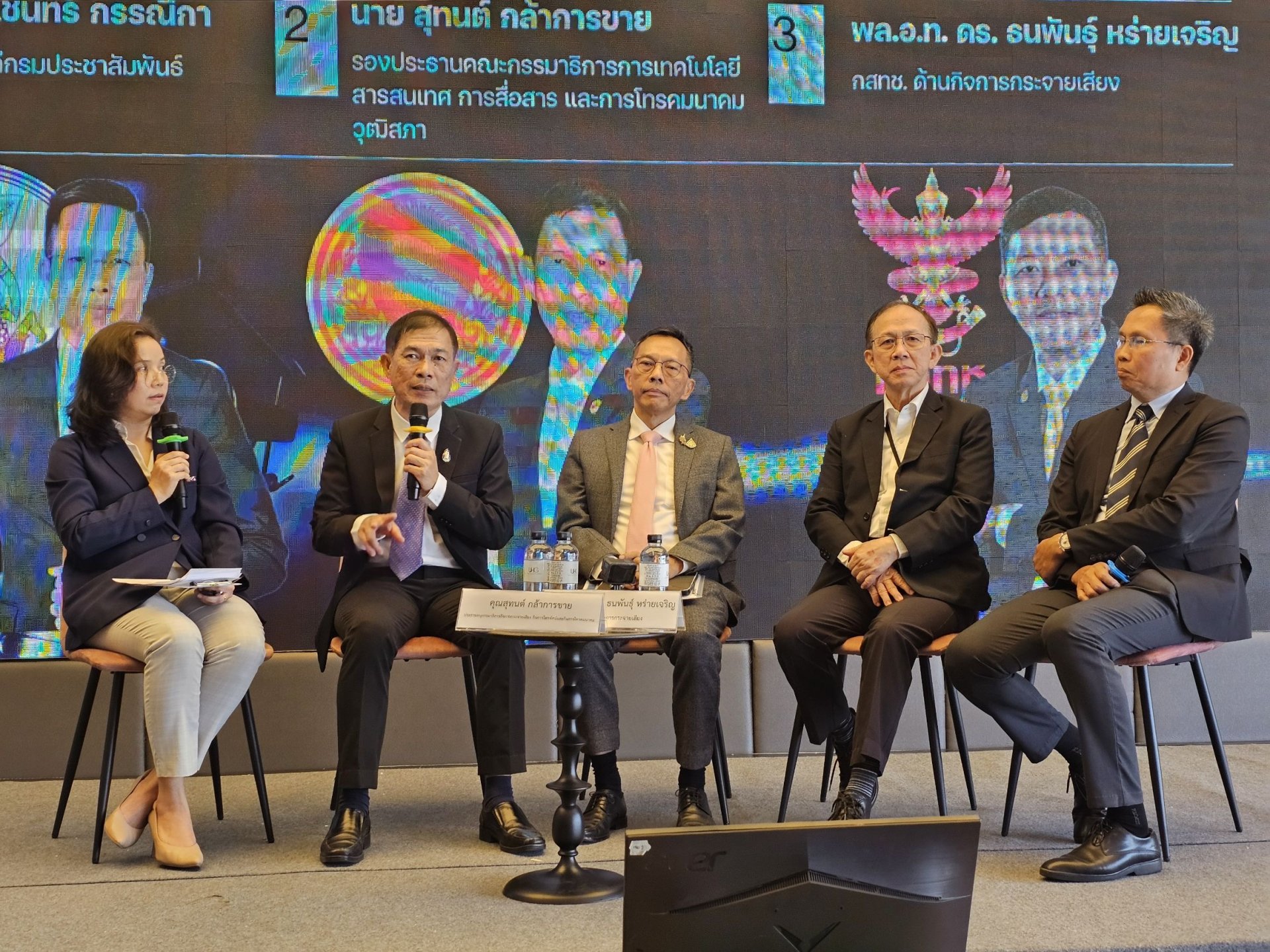 กสทช.ชี้วิทยุชุมชนกว่า 82% พร้อมเปลี่ยนผ่านเข้าสู่ระบบใบอนุญาต กสทช.ชี้วิทยุชุมชนกว่า 82% พร้อมเปลี่ยนผ่านเข้าสู่ระบบใบอนุญาต