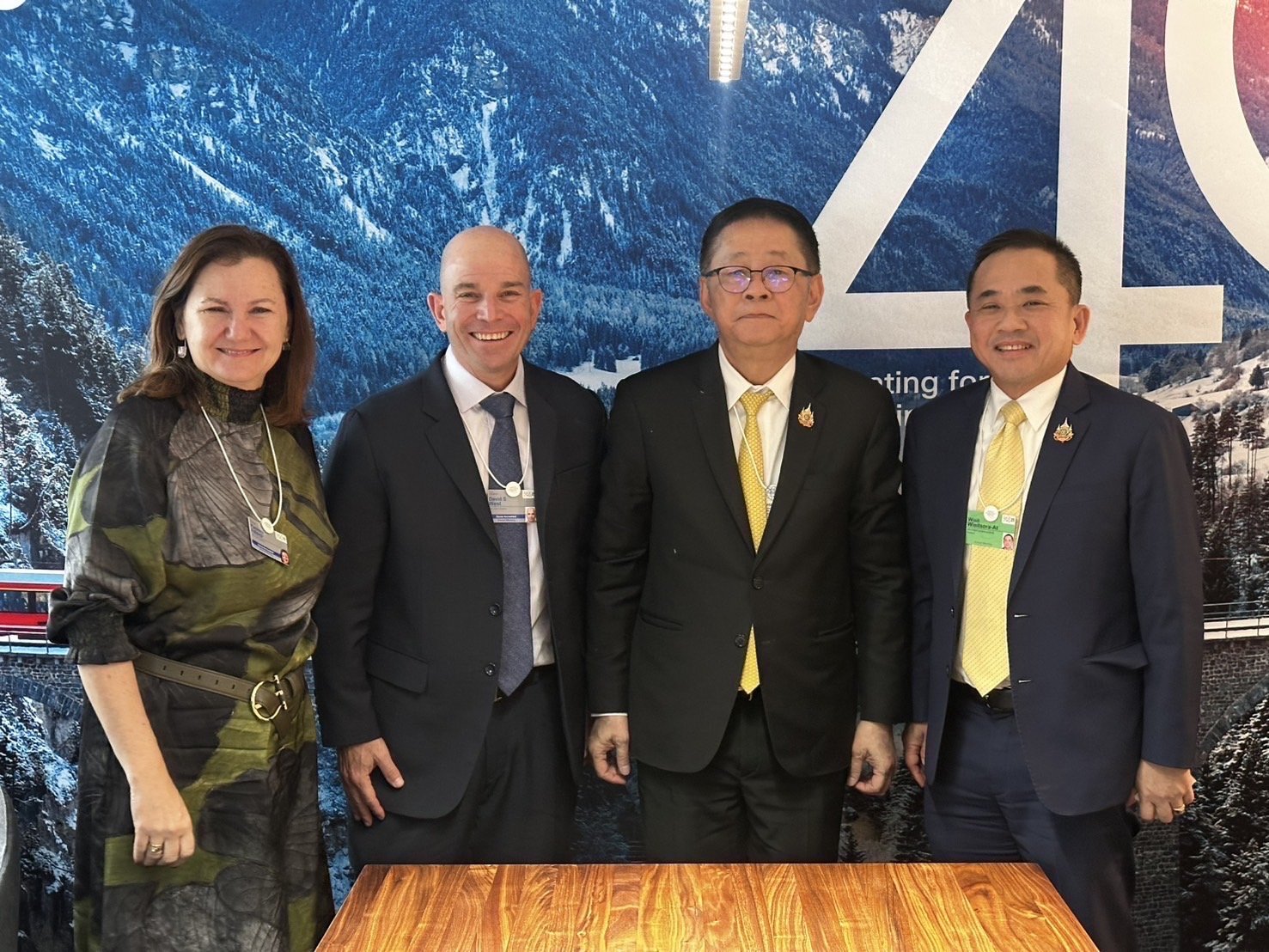 'ประเสริฐ' เผยผลประชุม WEF มุ่งยกระดับเศรษฐกิจ-สังคมดิจิทัลไทย 'ประเสริฐ' เผยผลประชุม WEF มุ่งยกระดับเศรษฐกิจ-สังคมดิจิทัลไทย