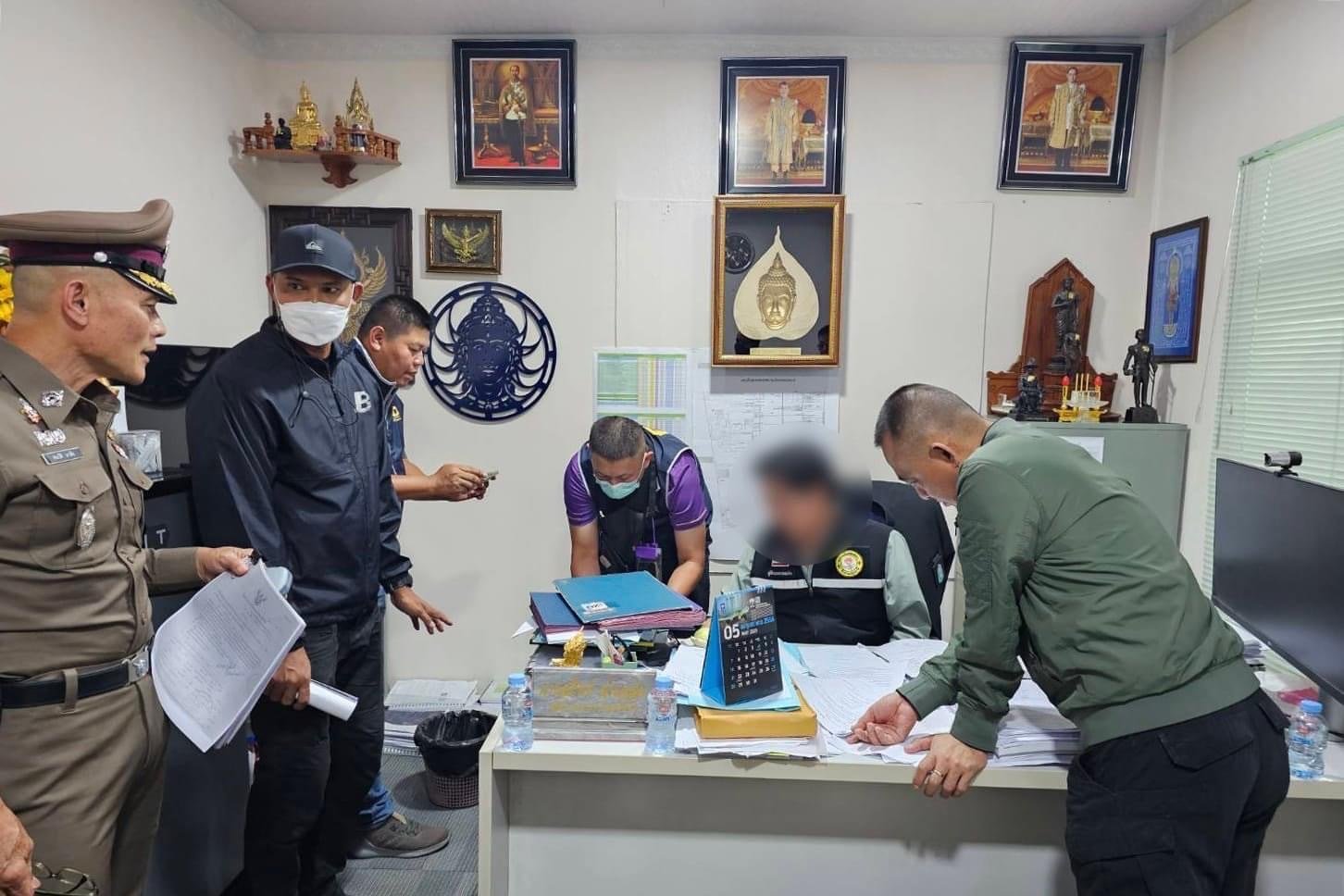 เรียกรับสินบน 3 ล้าน! ป.ป.ช. บูรณาการร่วม ปปป. และ ป.ป.ท. บุกจับ ผอ.กองช่าง เทศบาลคลองหลวง พร้อมเงินสดของกลาง เรียกรับสินบน 3 ล้าน! ป.ป.ช. บูรณาการร่วม ปปป. และ ป.ป.ท. บุกจับ ผอ.กองช่าง เทศบาลคลองหลวง พร้อมเงินสดของกลาง