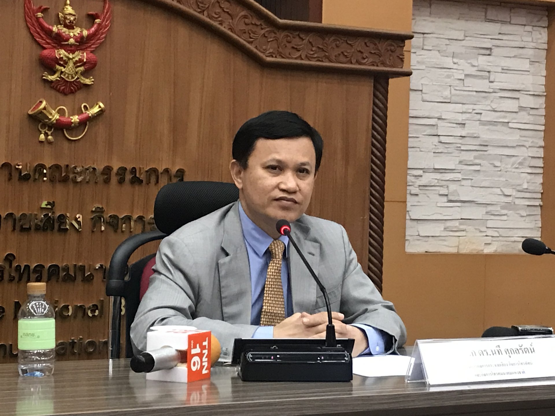 กสทช.วางโรดแมพกิจการวิทยุฯรอเปลี่ยนผ่านเมษายน 65 เล็งประมูลไลเซ่นส์วิทยุคลื่นธุรกิจต้นปี 65 กสทช.วางโรดแมพกิจการวิทยุฯรอเปลี่ยนผ่านเมษายน 65 เล็งประมูลไลเซ่นส์วิทยุคลื่นธุรกิจต้นปี 65