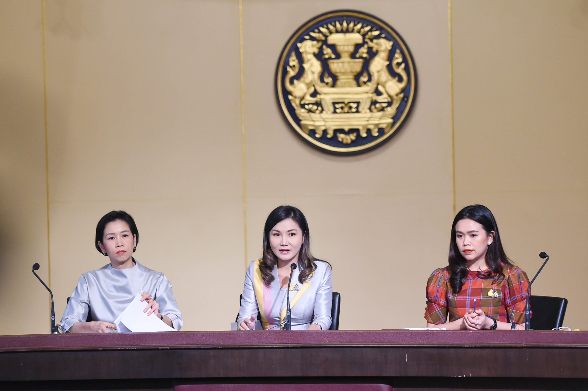 มติครม.ใช้ ศอ.ตช.เป็นศูนย์กลางเฝ้าระวังทุจริตเงินกู้ สั่งทุกหน่วยงานเปิดเผยข้อมูลทุกขั้นตอน มติครม.ใช้ ศอ.ตช.เป็นศูนย์กลางเฝ้าระวังทุจริตเงินกู้ สั่งทุกหน่วยงานเปิดเผยข้อมูลทุกขั้นตอน