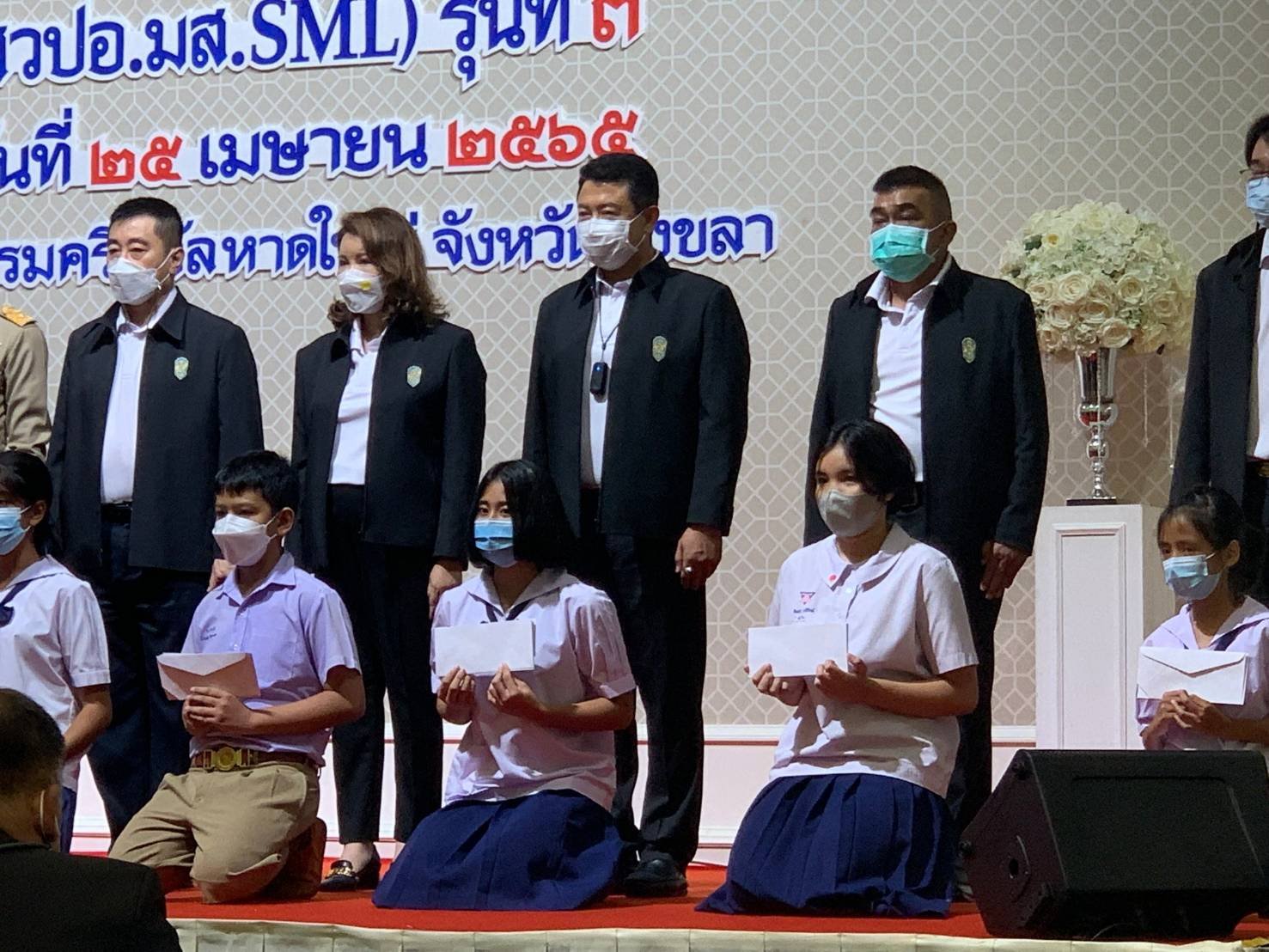 ร่วมมอบทุนการศึกษาแด่นร.ในพื้นที่จชต. ร่วมมอบทุนการศึกษาแด่นร.ในพื้นที่จชต.