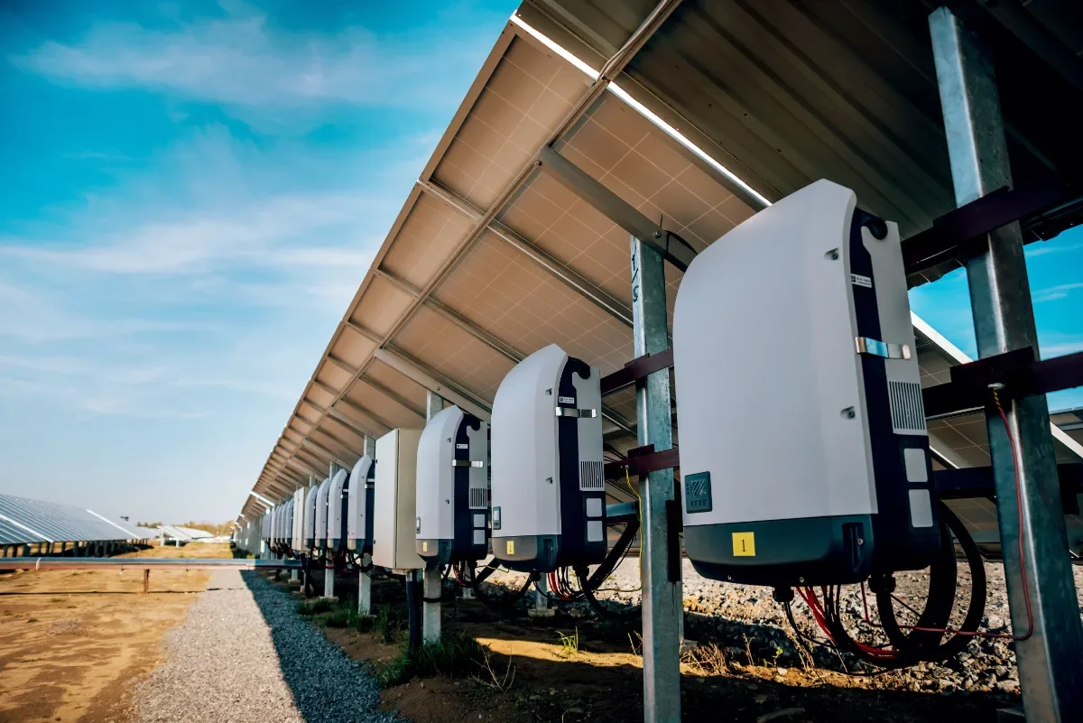 อินเวอร์เตอร์โซล่าเซลล์ เลือกยังไงให้เหมาะกับระบบบ้าน 3–5KW แนะนำยี่ห้อน่าใช้ 2026