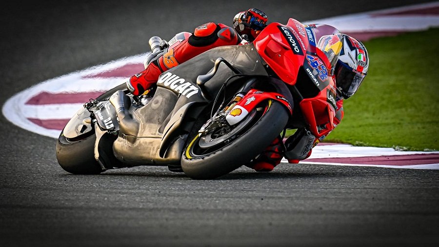 'ลูก้า มารินี' ทึ่ง! 'แจ็ค มิลเลอร์' ขี่ดูคาติเข้าโค้งได้เหมือนยามาฮ่า  'ลูก้า มารินี' ทึ่ง! 'แจ็ค มิลเลอร์' ขี่ดูคาติเข้าโค้งได้เหมือนยามาฮ่า