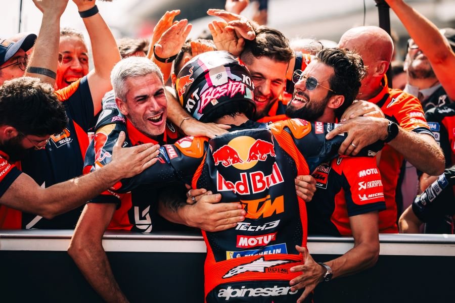 Tech3 ปลื้ม 'อิเนีย บาสเตียนินี' ซิวโพเดียมแรกกับ KTM ต้อนรับ กุนเธอร์ สไตเนอร์