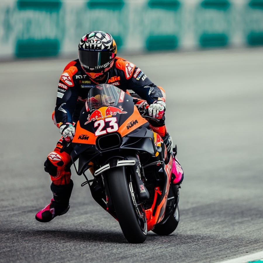 อิเนีย บาสเตียนินี กังวลยังสลัดสไตล์การขี่ DUCATI ไม่ได้! อิเนีย บาสเตียนินี กังวลยังสลัดสไตล์การขี่ DUCATI ไม่ได้!