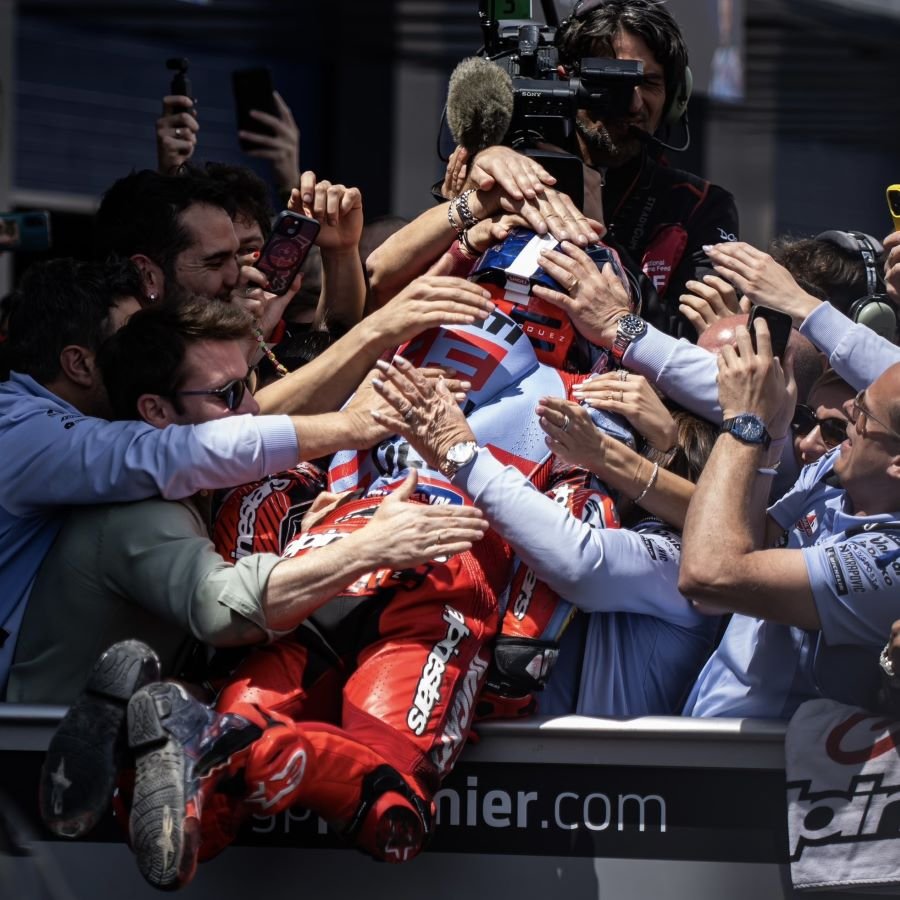 Gresini ให้เครดิต 'มาร์ก มาร์เกซ' ยังมีอิทธิพลต่อความสำเร็จของทีมใน MotoGP 2025 Gresini ให้เครดิต 'มาร์ก มาร์เกซ' ยังมีอิทธิพลต่อความสำเร็จของทีมใน MotoGP 2025