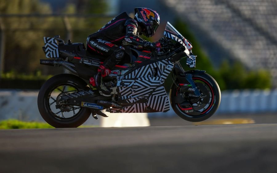 ไม่รีบ! Aprilia ขอดูทิศทางตลาดนักแข่ง MotoGP 2027 ก่อนเคาะทีมเมทเบซเซคกี 