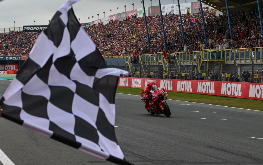 สมเกียรติ จันทรา เก็บแต้มแรก! มาร์ก มาร์เกซ คว้าชัย Dutch Grand Prix 2025