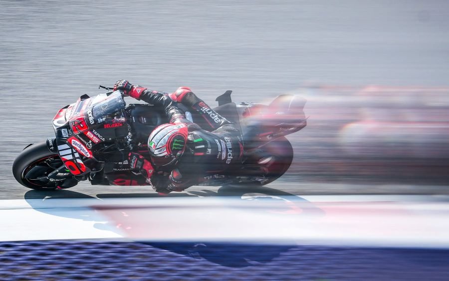 Aprilia ให้เครดิต 'วาเลนติโน รอสซี' ติวเข้ม 'มาร์โก เบซเซคกี' ก่อนคว้าโพลแรกที่ออสเตรีย