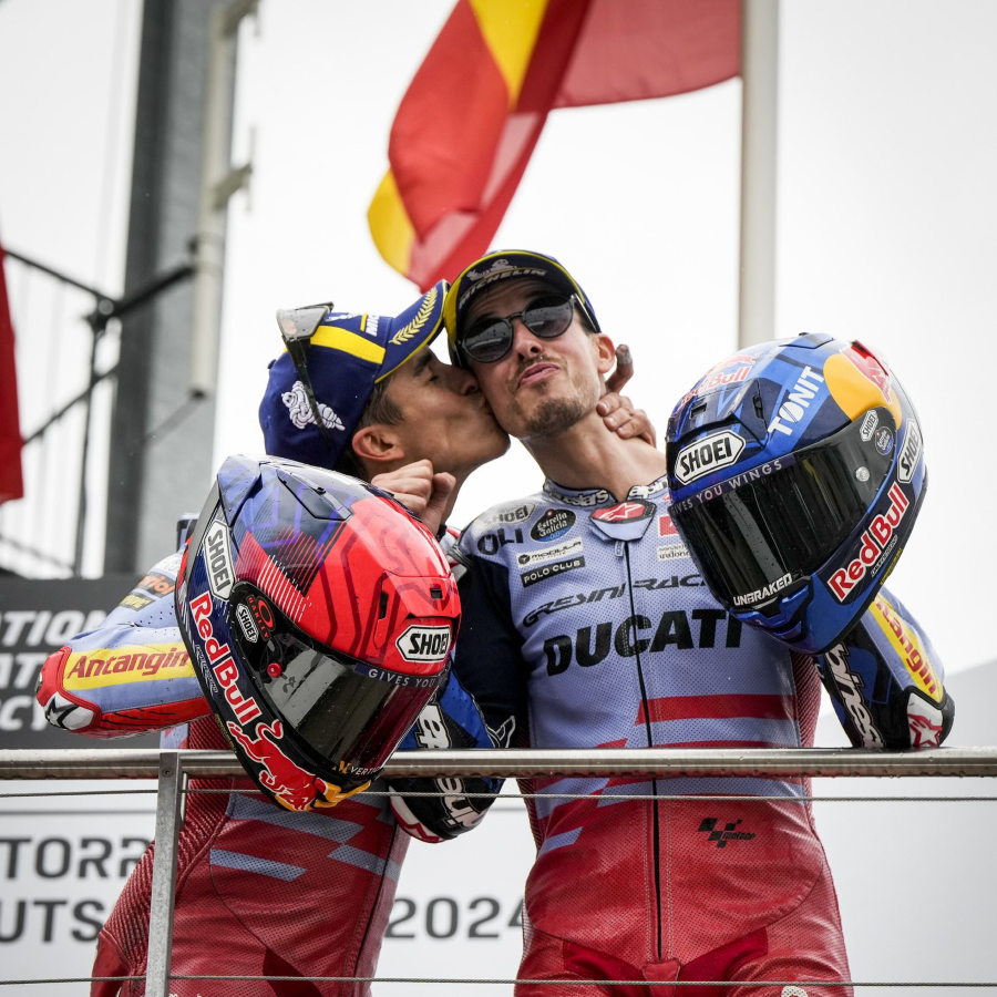 อเล็กซ์ มาร์เกซ เผยข้อเสียของการเป็นเพื่อนร่วมทีมกับ มาร์ก มาร์เกซ อเล็กซ์ มาร์เกซ เผยข้อเสียของการเป็นเพื่อนร่วมทีมกับ มาร์ก มาร์เกซ