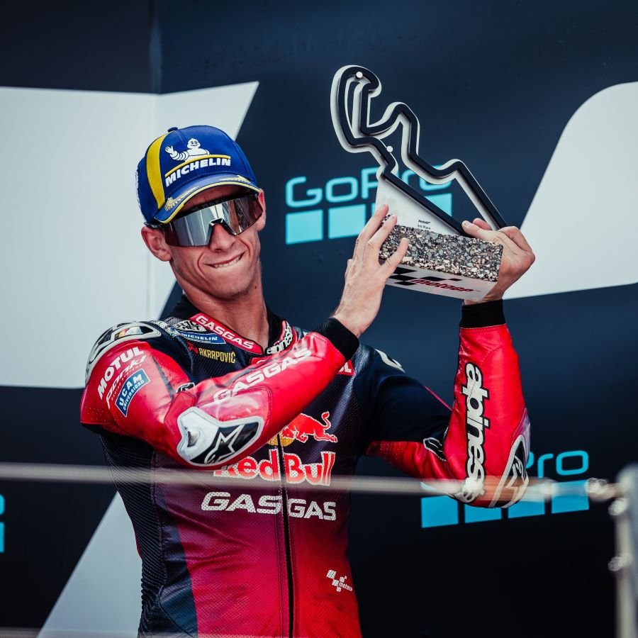 เปโดร อคอสต้า แฮปปี้คัมแบ็คโพเดียมอารากอน เปโดร อคอสต้า แฮปปี้คัมแบ็คโพเดียมอารากอน