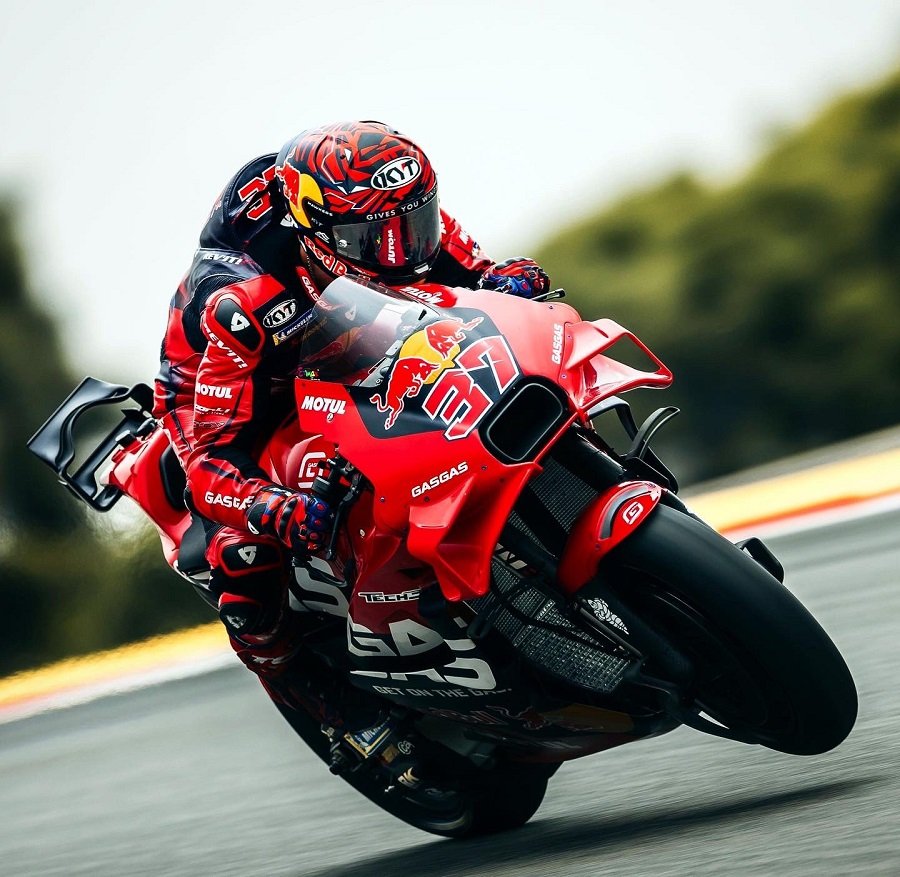 ทำไม Tech3 เปลี่ยนจาก GASGAS เป็น KTM ใน MotoGP 2025 ? ทำไม Tech3 เปลี่ยนจาก GASGAS เป็น KTM ใน MotoGP 2025 ?