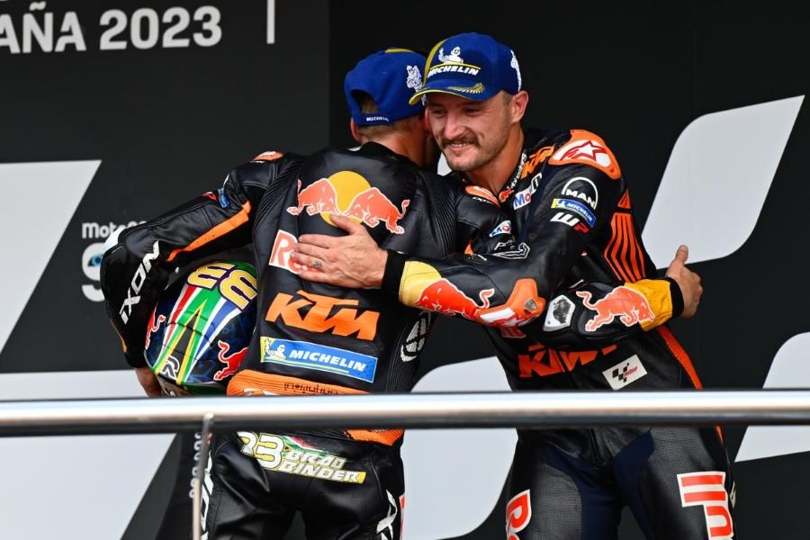 'แบรด บินเดอร์' ให้เครดิต 'แจ็ค มิลเลอร์' ช่วยพัฒนา KTM ให้เร็วขึ้นใน MotoGP 2023