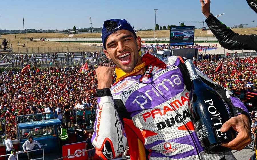 มีความเป็นไปได้ที่ 'ฆอร์เก มาร์ติน' จะขยับขึ้นทีมโรงงาน DUCATI ใน MotoGP 2024! มีความเป็นไปได้ที่ 'ฆอร์เก มาร์ติน' จะขยับขึ้นทีมโรงงาน DUCATI ใน MotoGP 2024!