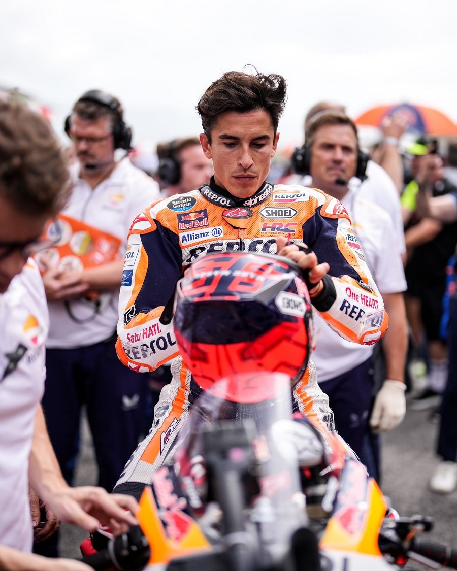 'ลอเรนโซ' แนะ 'มาร์เกซ' อยู่กับ HONDA ต่ออีกปีก่อนย้ายไป KTM หรือ DUCATI 'ลอเรนโซ' แนะ 'มาร์เกซ' อยู่กับ HONDA ต่ออีกปีก่อนย้ายไป KTM หรือ DUCATI