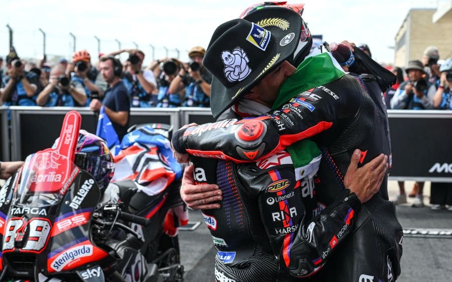 ไม่แทรกแซง! Aprilia ปล่อย 'เบซเซคกี' ดวล 'มาร์ติน' ตัดสินในสนามแข่ง