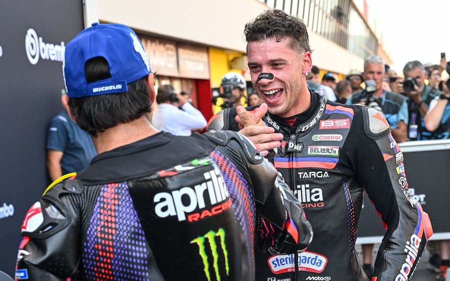 บอส Aprilia เปิดใจศึกชิงแชมป์โลก เบซเซคกี vs มาร์ติน ลั่น "ไม่ช้าก็เร็ว ต้องมีคนผิดหวัง"