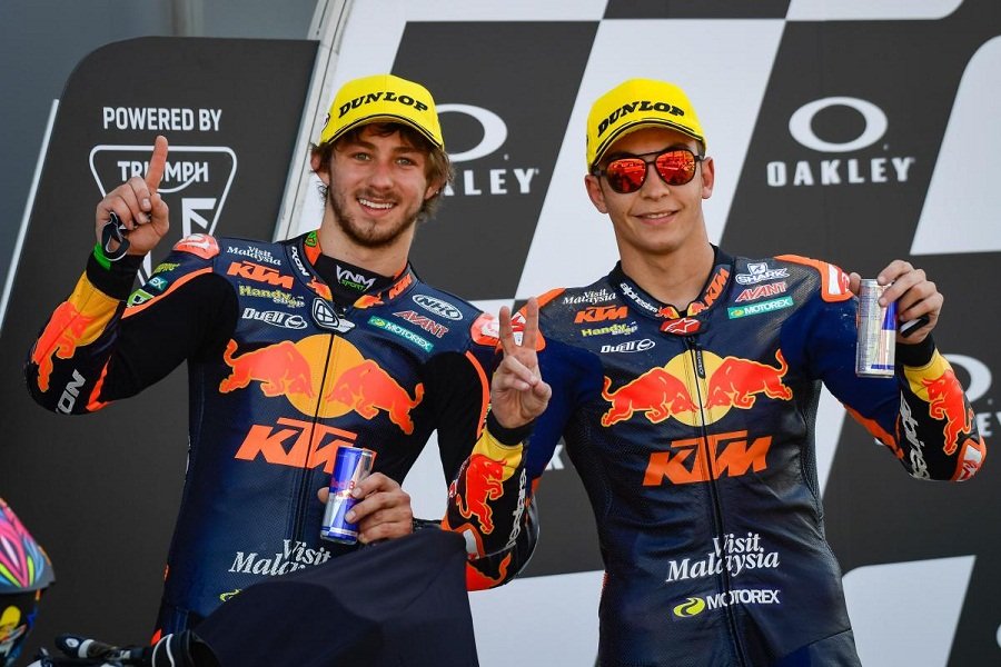 ศึกแห่งสายเลือด! เรมี การ์ดเนอร์ VS ราอูล เฟอร์นันเดซ  ใครคือแชมป์โลกตัวจริงศึก Moto2 2021 ? ศึกแห่งสายเลือด! เรมี การ์ดเนอร์ VS ราอูล เฟอร์นันเดซ  ใครคือแชมป์โลกตัวจริงศึก Moto2 2021 ?