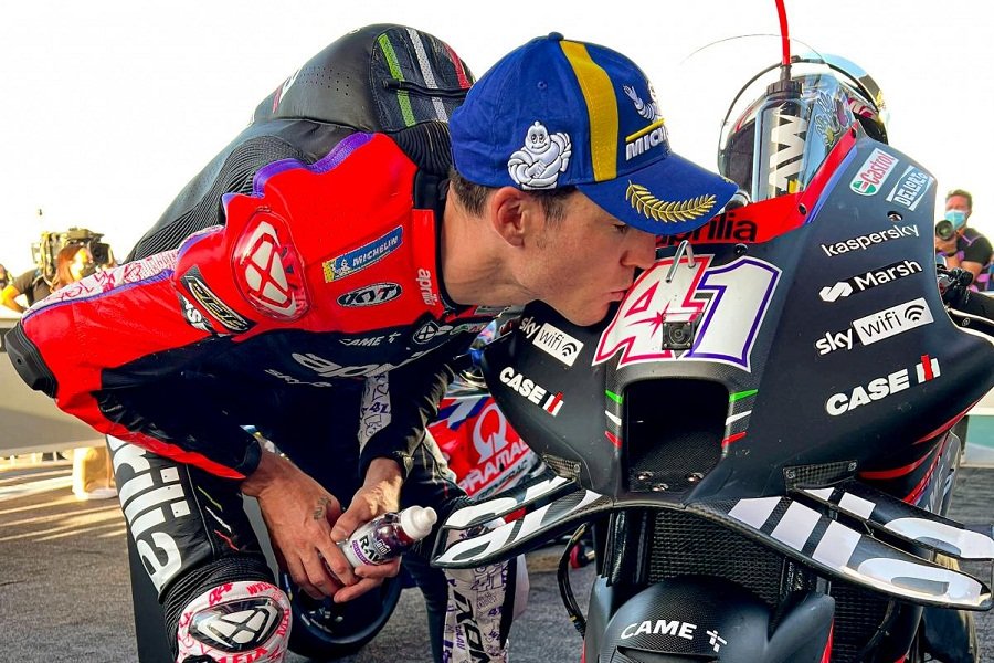 กระหึ่มอาร์เจนตินา! 'อเล็กซ์ เอสปาร์กาโร' พา 'Aprilia' คว้าชัยครั้งแรกใน MotoGP กระหึ่มอาร์เจนตินา! 'อเล็กซ์ เอสปาร์กาโร' พา 'Aprilia' คว้าชัยครั้งแรกใน MotoGP