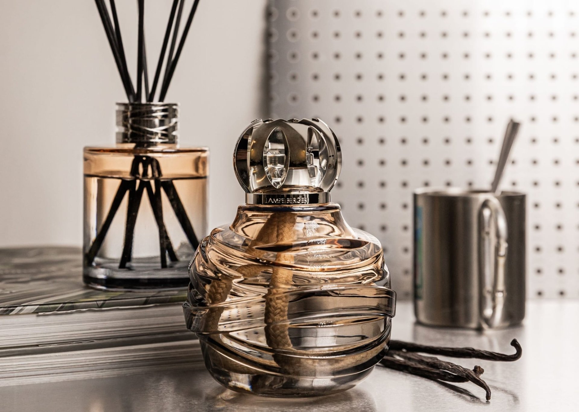 คอลเลกชัน Dare (แดร์) เครื่องหอมสำหรับบ้านระดับพรีเมียม คอลเลกชัน Dare (แดร์) เครื่องหอมสำหรับบ้านระดับพรีเมียม