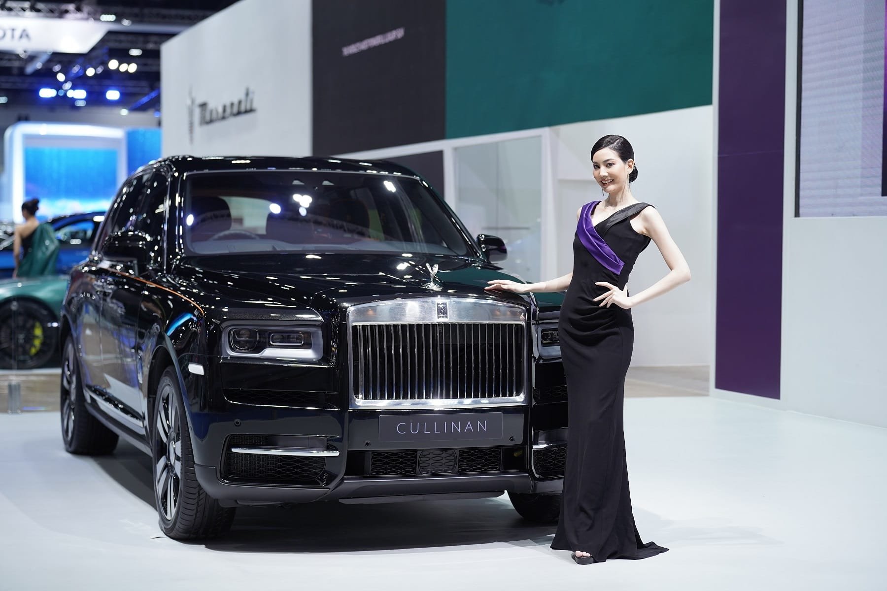 "โรลส์-รอยซ์" อัครยนตรกรรมแห่งยุค เผยโฉม ‘Black Badge Ghost’ และ ‘Cullinan’  "โรลส์-รอยซ์" อัครยนตรกรรมแห่งยุค เผยโฉม ‘Black Badge Ghost’ และ ‘Cullinan’