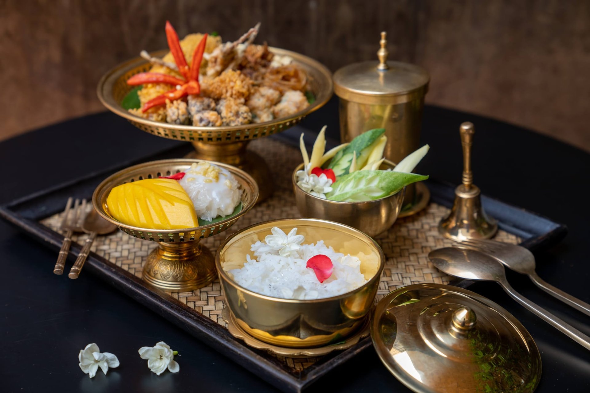 ชวนลิ้มรส “ข้าวแช่ จิม ทอมป์สัน” เปิดประสบการณ์ความสดชื่น กับสำรับของหวานดับร้อนสไตล์ไทย ชวนลิ้มรส “ข้าวแช่ จิม ทอมป์สัน” เปิดประสบการณ์ความสดชื่น กับสำรับของหวานดับร้อนสไตล์ไทย