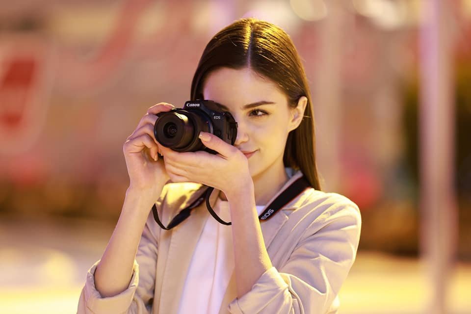 "Canon" เปิดตัว "EOS R100" กล้องมิเรอร์เลสน้องเล็กสุดในตระกูล EOS R และเลนส์ไพรม์กะทัดรัดคุณภาพสูง "Canon" เปิดตัว "EOS R100" กล้องมิเรอร์เลสน้องเล็กสุดในตระกูล EOS R และเลนส์ไพรม์กะทัดรัดคุณภาพสูง