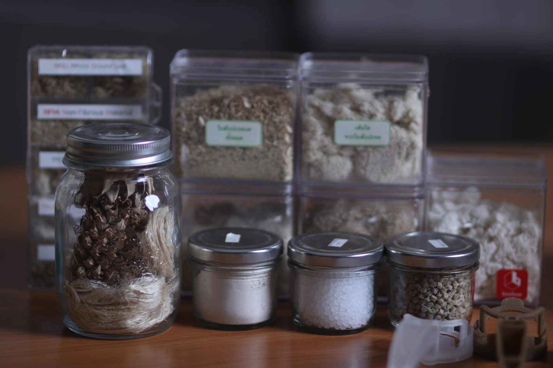 นักวิจัย ม.มหิดล คิดค้นกระบวนการ "แยกเส้นใยจากใบสับปะรด" พร้อมใช้ประโยชน์ภาคอุตสาหกรรม นักวิจัย ม.มหิดล คิดค้นกระบวนการ "แยกเส้นใยจากใบสับปะรด" พร้อมใช้ประโยชน์ภาคอุตสาหกรรม