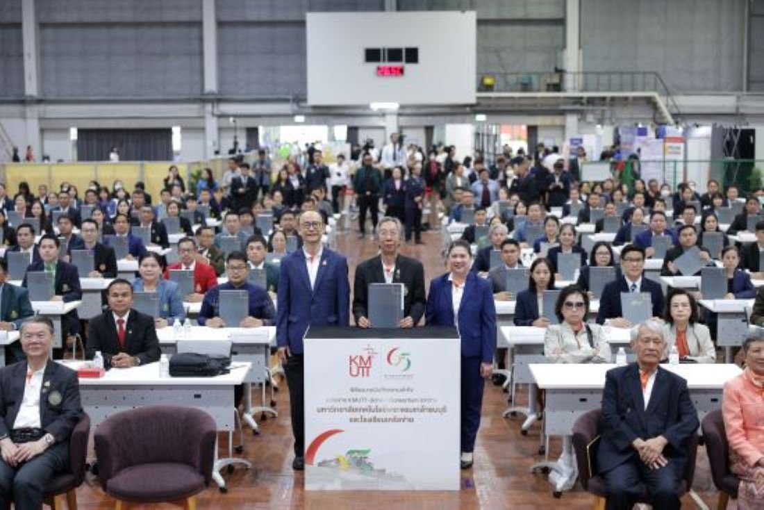 มจธ.  เปิดกว้าง มุ่งสร้างนักศึกษาอย่างมืออาชีพ ด้วยแพลตฟอร์มการเรียนรู้ OneKMUTT  เข้าถึงทุกช่วงวัย    มจธ.  เปิดกว้าง มุ่งสร้างนักศึกษาอย่างมืออาชีพ ด้วยแพลตฟอร์มการเรียนรู้ OneKMUTT  เข้าถึงทุกช่วงวัย