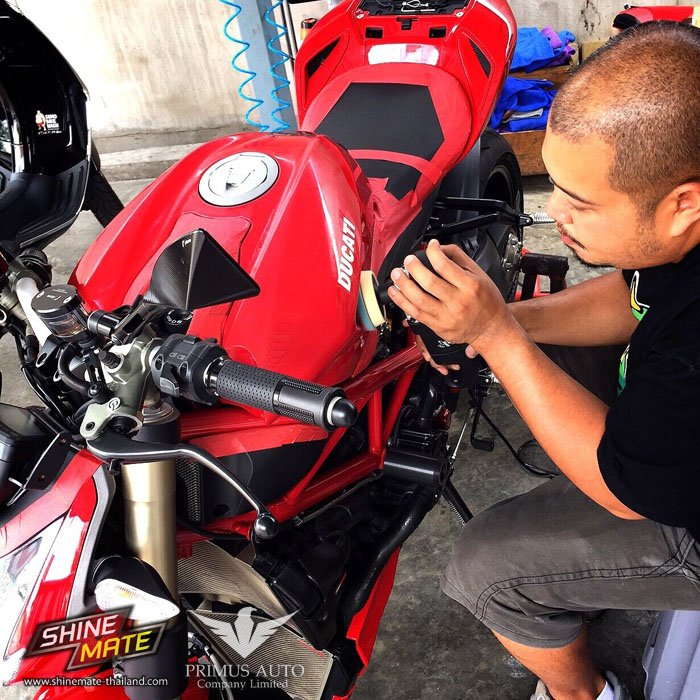 ขัดสีรถ เคลือบแก้วรถมอเตอร์ไซต์ บิ๊กไบค์ (BIG BIKE) Ducati และ PCX ขัดสีรถ เคลือบแก้วรถมอเตอร์ไซต์ บิ๊กไบค์ (BIG BIKE) Ducati และ PCX