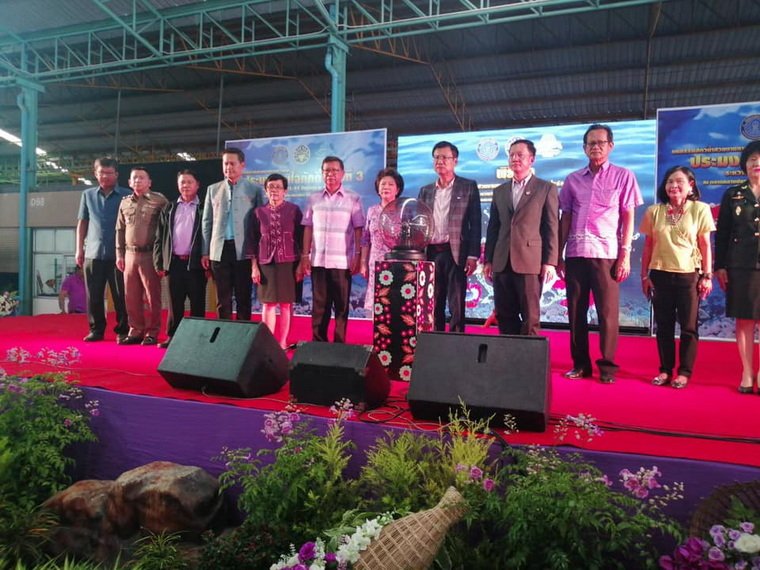 งานมหากรรมสัตว์น้ำสวยงาม ราชุบรี 23 - 24 เมษายน 2558 งานมหากรรมสัตว์น้ำสวยงาม ราชุบรี 23 - 24 เมษายน 2558