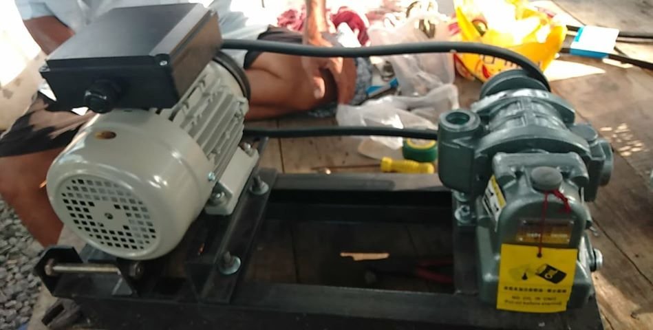 ปั้มลม Root Blower ขนาด 1.25 นิ้ว สำหรับการจ่ายอากาศใต้น้ำ ปั้มลม Root Blower ขนาด 1.25 นิ้ว สำหรับการจ่ายอากาศใต้น้ำ