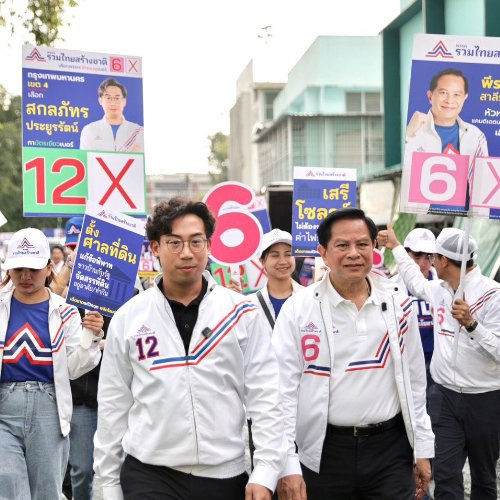"พีระพันธุ์" ลุย! คลองเตย-วัฒนา-นวลจิต ชู "ทอย- สกลภัทร" คนรุ่นใหม่ อาสาแก้ปัญหาปากท้อง