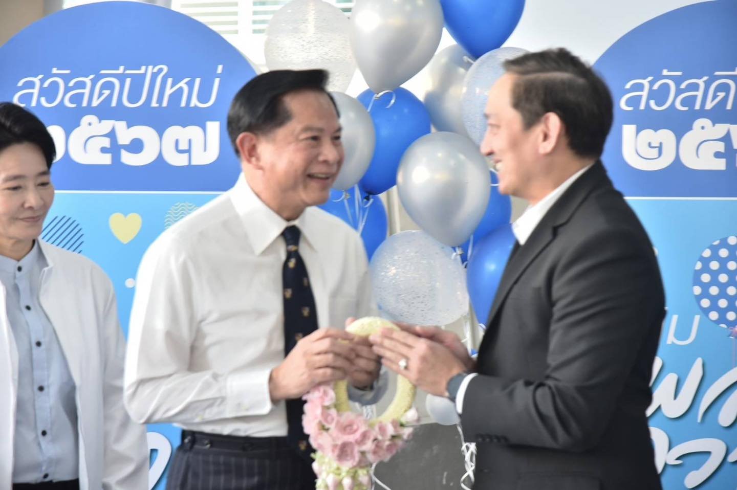 พีระพันธุ์ อวยพรปีใหม่ ให้แก่พี่น้องข้าราชการ เจ้าหน้าที่กระทรวงพลังงาน  ในงานสวัสดีปีใหม่ 2567  สร้างพลังงาน...ส่งพลังใจ...เติมพลังความสุข....ไปให้สุดพลัง พีระพันธุ์ อวยพรปีใหม่ ให้แก่พี่น้องข้าราชการ เจ้าหน้าที่กระทรวงพลังงาน  ในงานสวัสดีปีใหม่ 2567  สร้างพลังงาน...ส่งพลังใจ...เติมพลังความสุข....ไปให้สุดพลัง