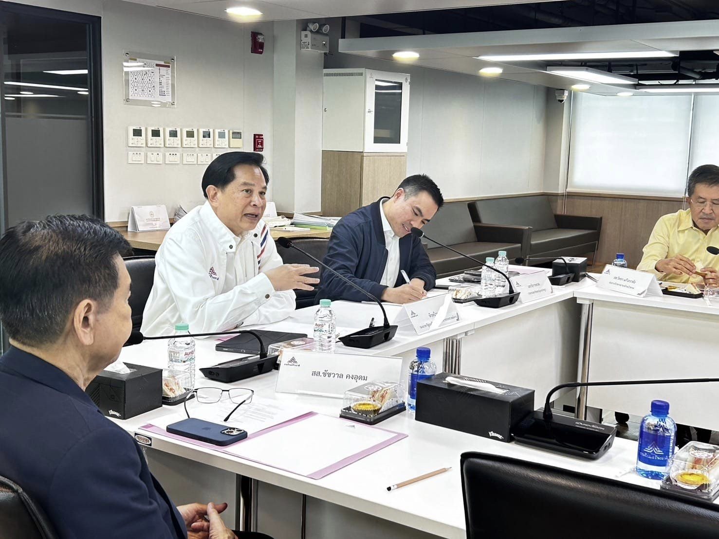 พีระพันธุ์ เป็นประธานการประชุมคณะกรรมการ และ สส.พรรค ณ ที่ทำการพรรครวมไทยสร้างชาติ ซอยอารีย์ เพื่อเตรียมการร่วมพิจารณาร่าง พ.ร.บ.งบประมาณรายจ่าย ประจำปีงบประมาณ 2568 ในการประชุมสภาผู้แทนราษฎร สมัยวิสามัญ  พีระพันธุ์ เป็นประธานการประชุมคณะกรรมการ และ สส.พรรค ณ ที่ทำการพรรครวมไทยสร้างชาติ ซอยอารีย์ เพื่อเตรียมการร่วมพิจารณาร่าง พ.ร.บ.งบประมาณรายจ่าย ประจำปีงบประมาณ 2568 ในการประชุมสภาผู้แทนราษฎร สมัยวิสามัญ