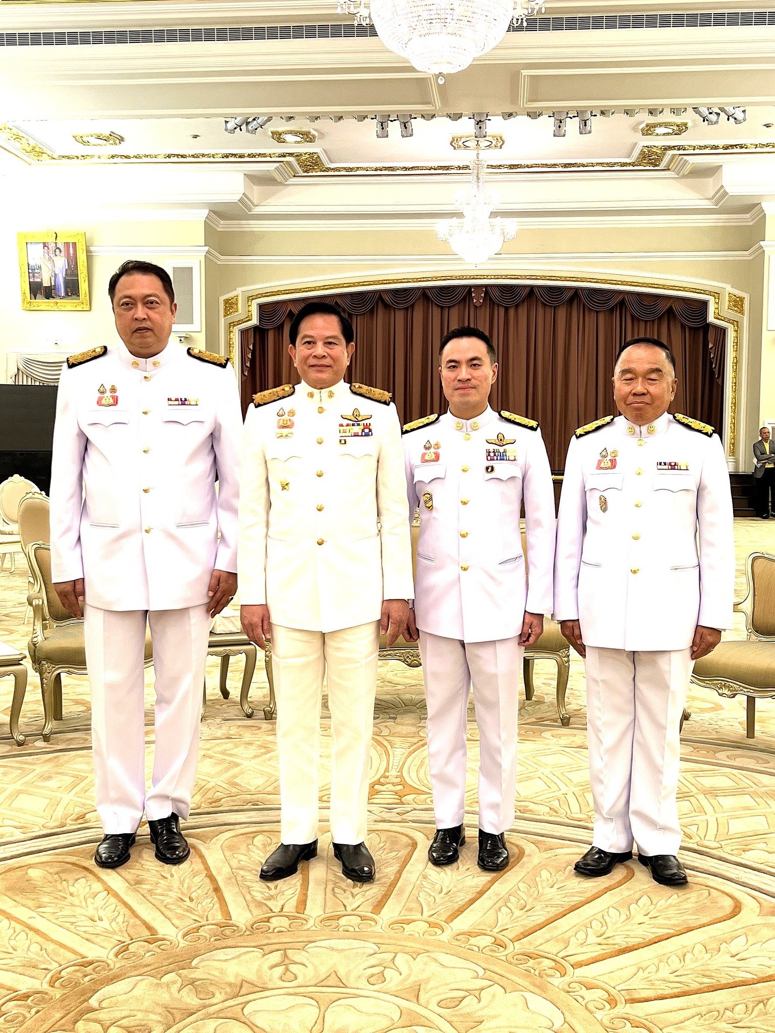 'พีระพันธุ์'  และรัฐมนตรีจากพรรครวมไทยสร้างชาติ ร่วมถ่ายภาพหมู่คณะรัฐมนตรีชุดใหม่ที่ทำเนียบรัฐบาล  'พีระพันธุ์'  และรัฐมนตรีจากพรรครวมไทยสร้างชาติ ร่วมถ่ายภาพหมู่คณะรัฐมนตรีชุดใหม่ที่ทำเนียบรัฐบาล