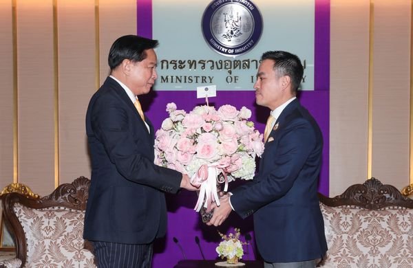 พีระพันธุ์ สาลีรัฐวิภาค รองนายกรัฐมนตรี และรัฐมนตรีว่าการกระทรวงพลังงาน ร่วมแสดงความยินดีกับ เลขาขิง เอกนัฏ พร้อมพันธุ์ รัฐมนตรีว่าการกระทรวงอุตสาหกรรม เนื่องในโอกาสเข้ารับตำแหน่งใหม่ พีระพันธุ์ สาลีรัฐวิภาค รองนายกรัฐมนตรี และรัฐมนตรีว่าการกระทรวงพลังงาน ร่วมแสดงความยินดีกับ เลขาขิง เอกนัฏ พร้อมพันธุ์ รัฐมนตรีว่าการกระทรวงอุตสาหกรรม เนื่องในโอกาสเข้ารับตำแหน่งใหม่