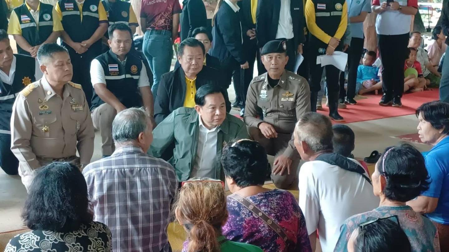 พีระพันธุ์ ลงพื้นที่ให้กำลังใจชาวบ้าน และครอบครัวผู้เสียชีวิตจากเหตุปะทะไทย-กัมพูชา พร้อมเร่งอนุมัติเงินช่วยเหลือเยียวยา พีระพันธุ์ ลงพื้นที่ให้กำลังใจชาวบ้าน และครอบครัวผู้เสียชีวิตจากเหตุปะทะไทย-กัมพูชา พร้อมเร่งอนุมัติเงินช่วยเหลือเยียวยา