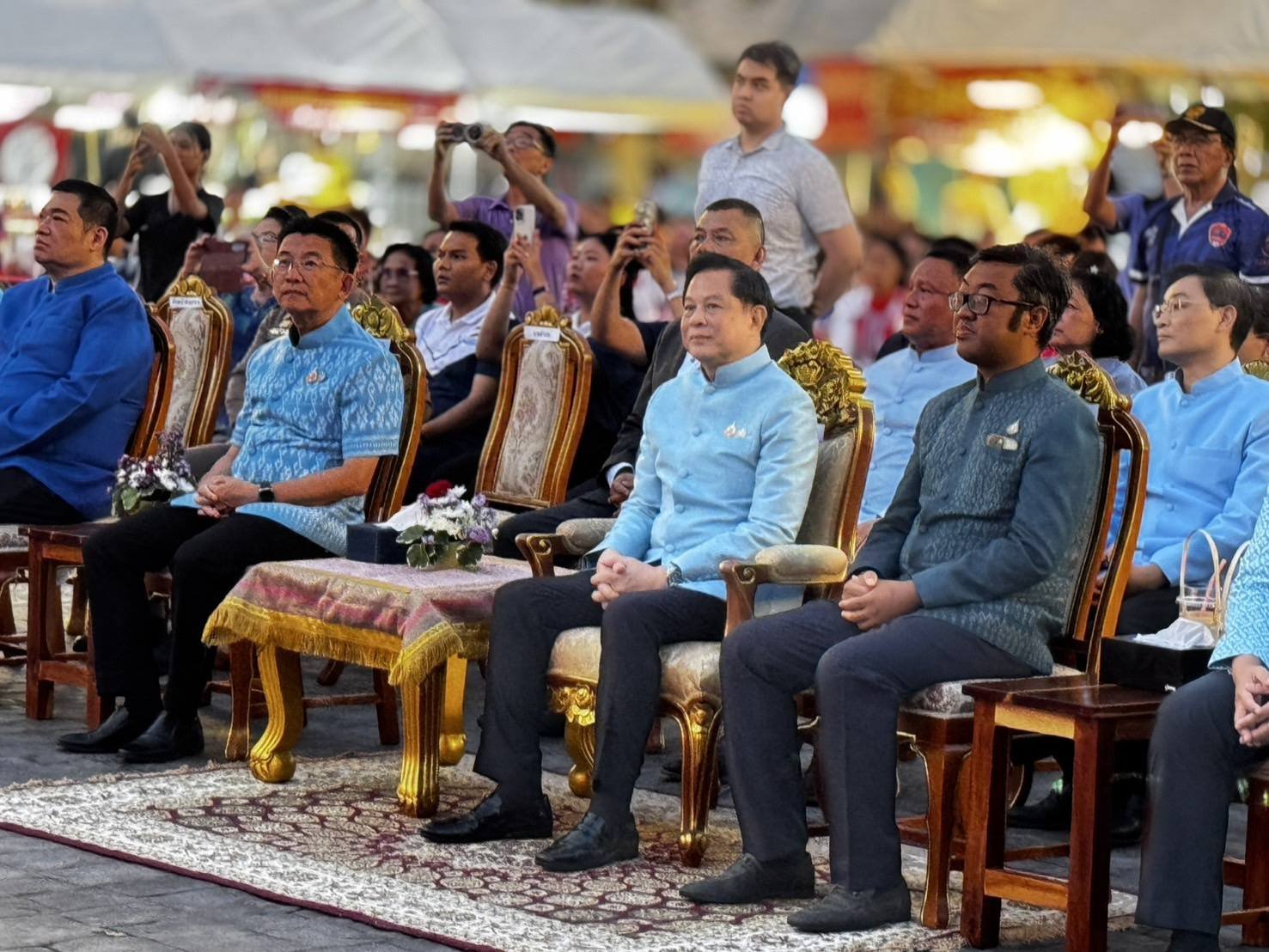 นักสู้เมืองสิงห์...เยี่ยมชมการแสดงตำนานนักรบบางระจัน ระหว่างเป็นประธานเปิดงาน แสง เสียง สิงห์ ครั้งที่ 3 ที่จังหวัดสิงห์บุรี  นักสู้เมืองสิงห์...เยี่ยมชมการแสดงตำนานนักรบบางระจัน ระหว่างเป็นประธานเปิดงาน แสง เสียง สิงห์ ครั้งที่ 3 ที่จังหวัดสิงห์บุรี