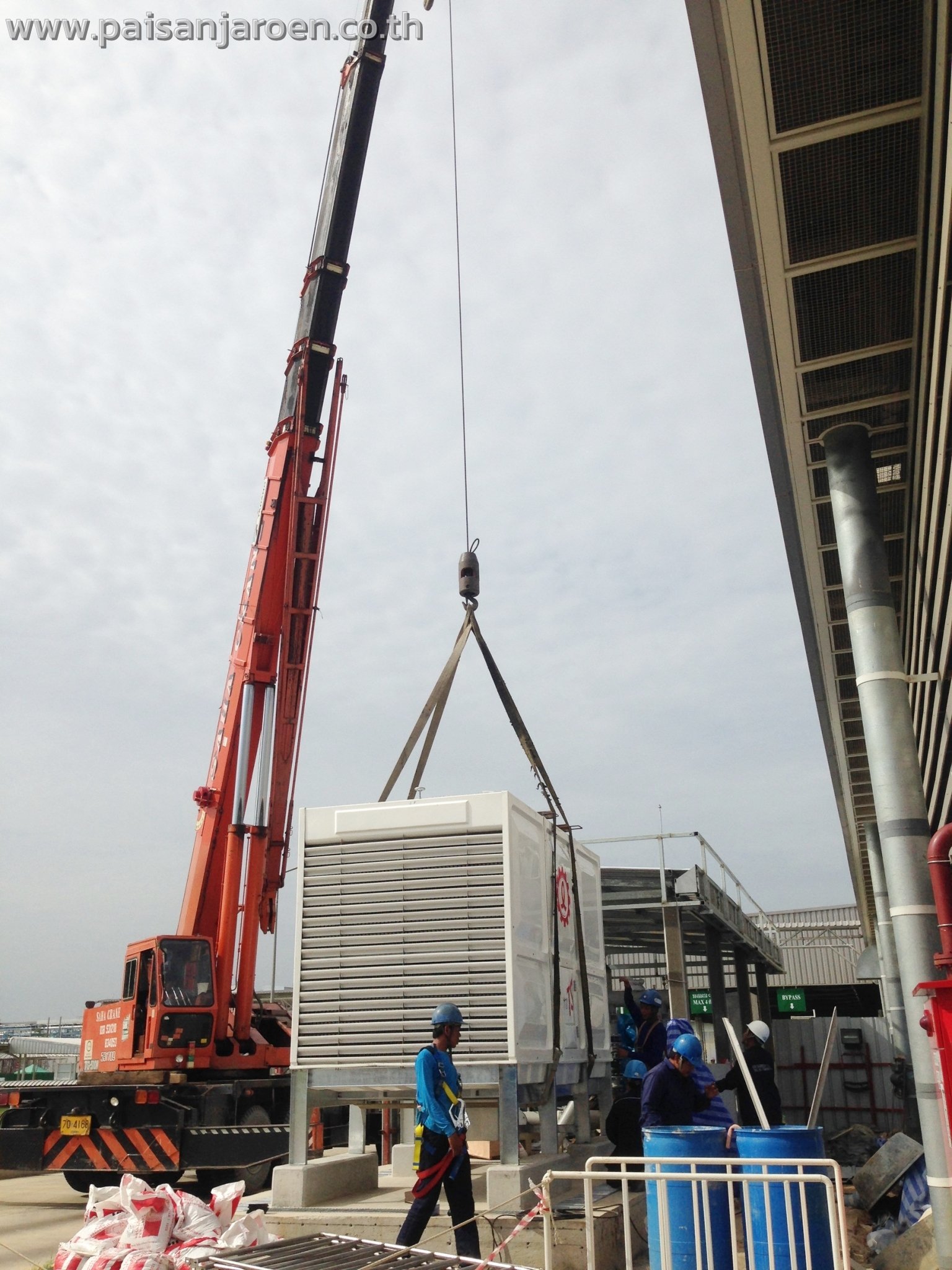 ผลงานออกแบบพร้อมติดตั้งหอระบายความร้อน 250 RT (Cooling Tower)