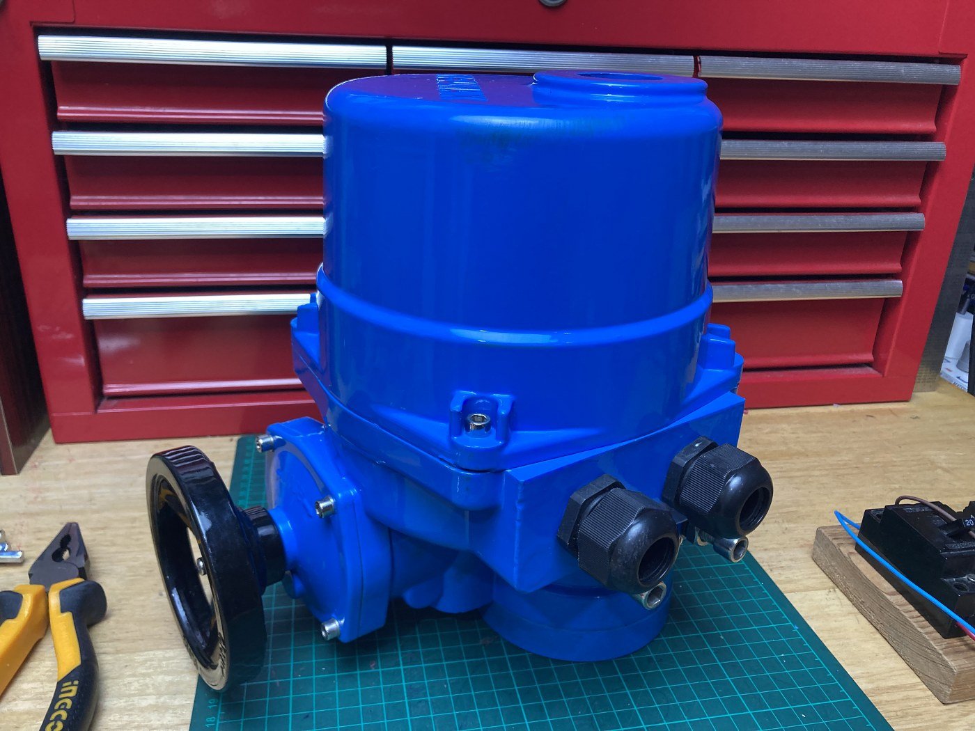 QT06 NEUMAX Quarter turn electric actuator