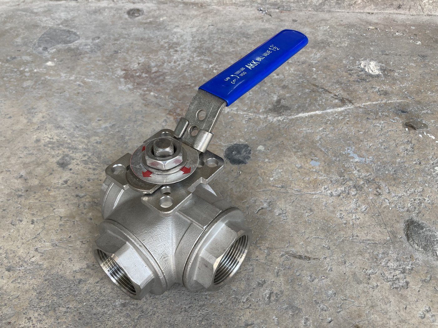 บอลวาล์ว 3 ทาง สแตนเลส 1 1/2" บอลวาล์ว 3 ทาง สแตนเลส 1 1/2"