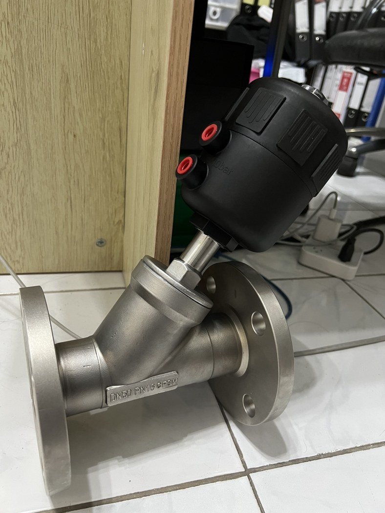 Angle seat valve DN50 flanged 10K
