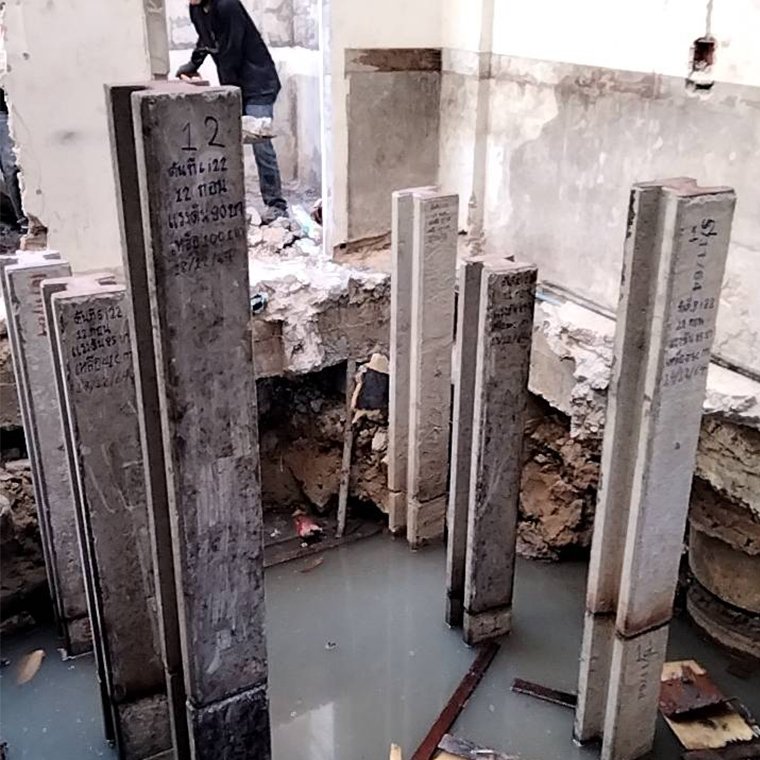 กดเสาเข็มไมโครไพล์ i22 ด้วยระบบไฮดรอลิก ในพื้นที่แคบ กดเสาเข็มไมโครไพล์ i22 ด้วยระบบไฮดรอลิก ในพื้นที่แคบ