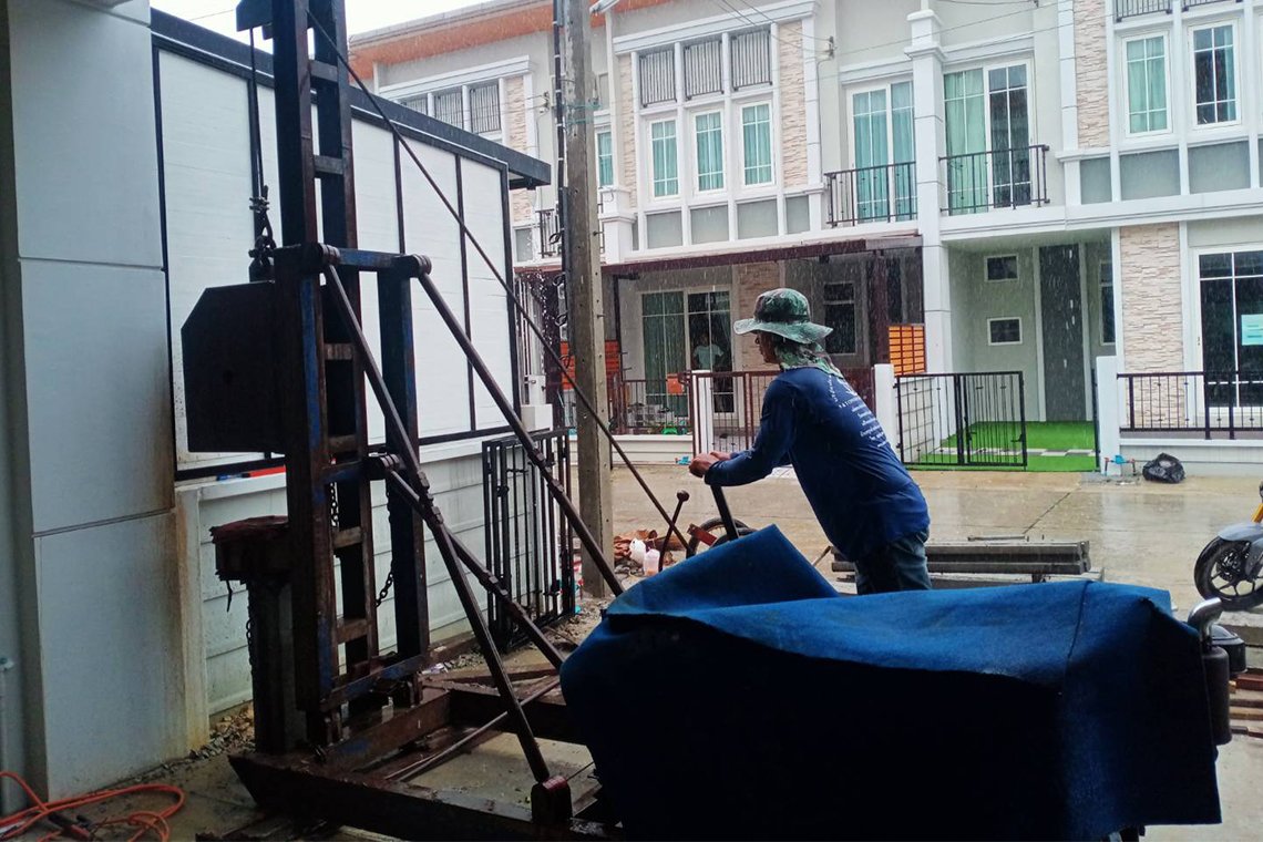 ตอกเสาเข็มไมโครไพล์ i18 (micropile ) หมู่บ้านโกลเด้นทาวน์  ตอกเสาเข็มไมโครไพล์ i18 (micropile ) หมู่บ้านโกลเด้นทาวน์